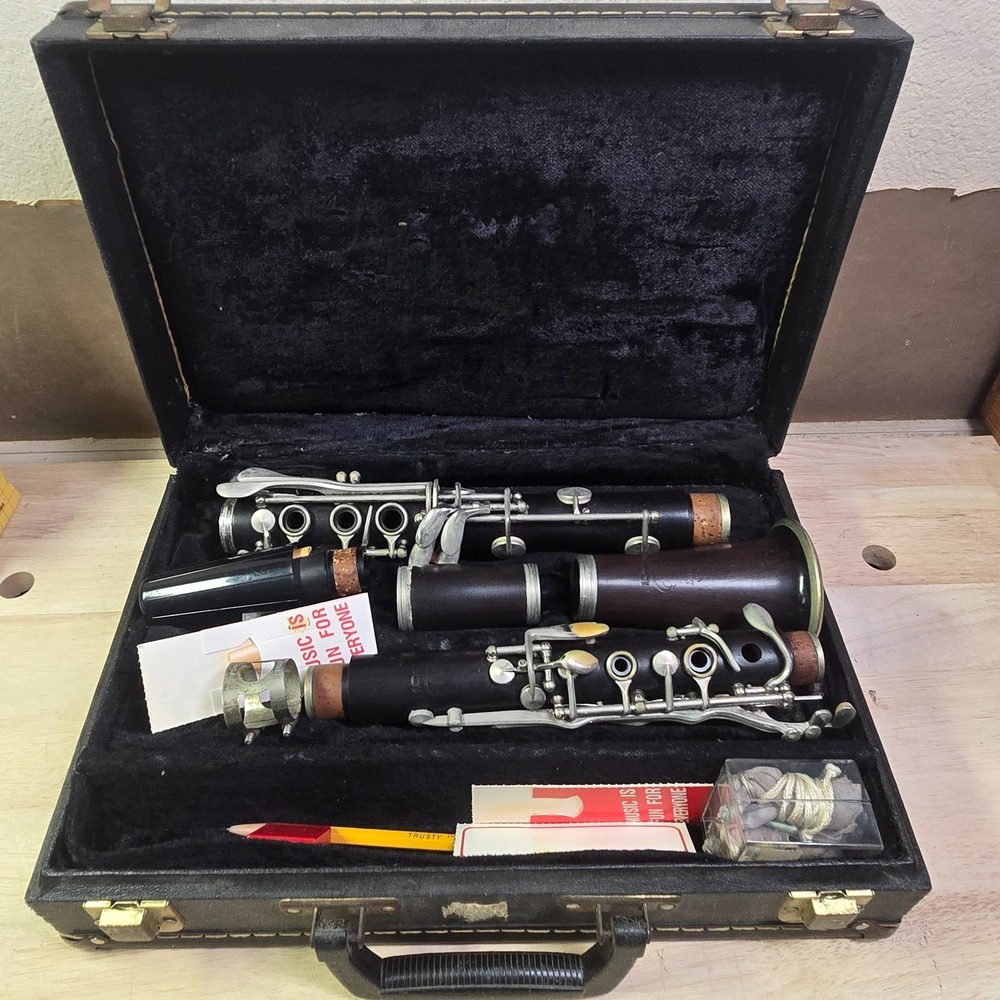 Selmer 100 Signet Wood Clarinet READ
